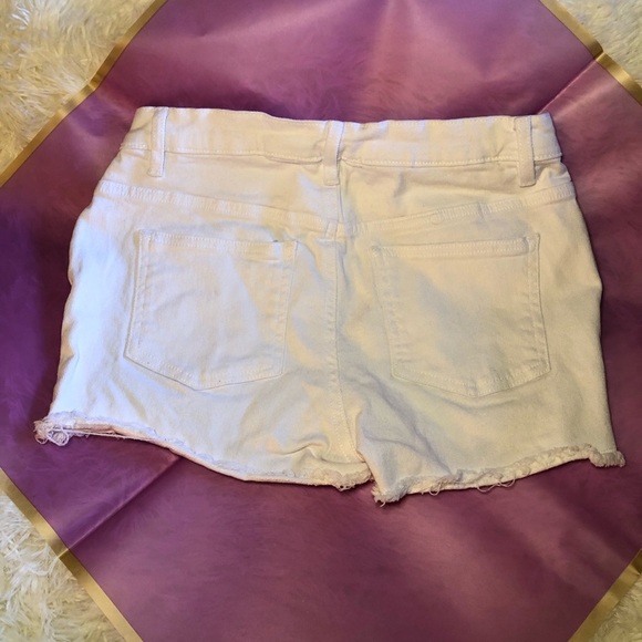 VENUS White Distressed Jean Shorts size 4 - Picture 10 of 13